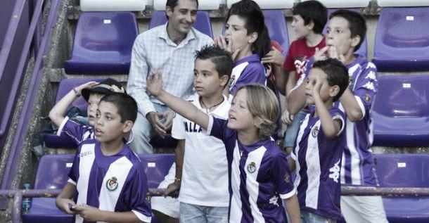 Varios niños, durante un partido del Real Valladolid en Zorrilla.