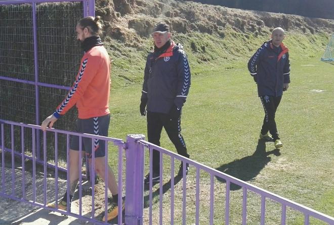 Borja, Luis César y Juan Iglesias, tras el entrenamiento.