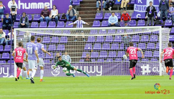 Mata dispara el penalti (Foto: LaLiga).