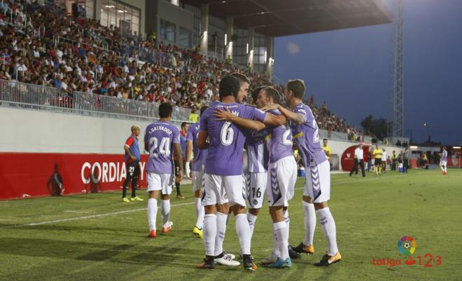 Los jugadores del Valladolid celebrando un gol (Foto: LaLiga).