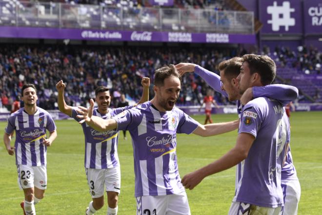 El Real Valladolid celebra un gol (Foto: Andrés Domingo).