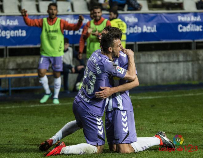 El Real Valladolid celebra un gol en el Carlos Tartiere.