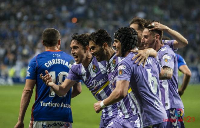 Jaime Mata celebra con sus compañeros el primer gol.