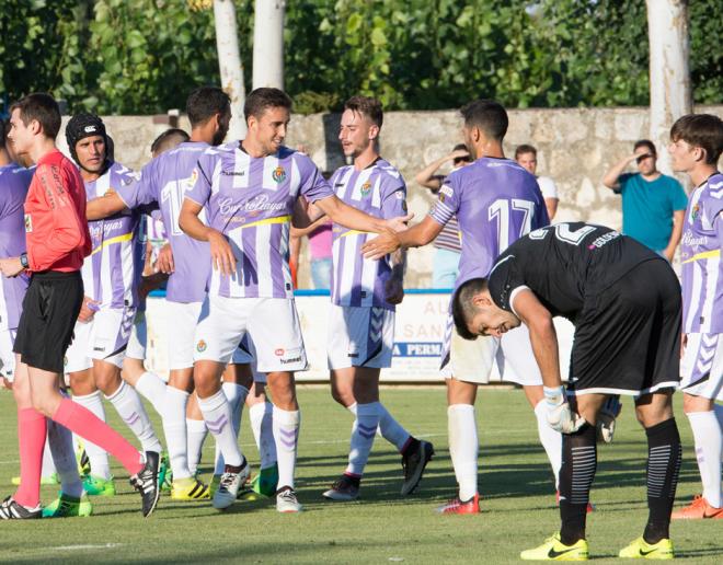 El Pucela celebra un gol en Rioseco.