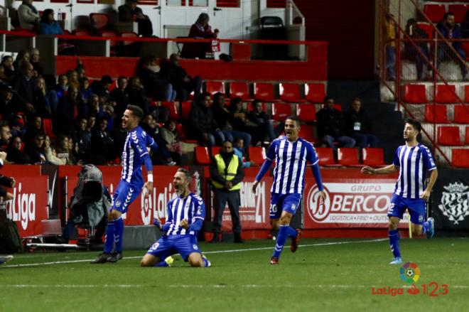 Los jugadores del Lorca FC celebran un gol (Foto: LaLiga).