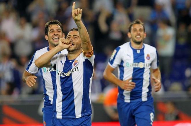 Sergio García celebrando un gol con el Espanyol.