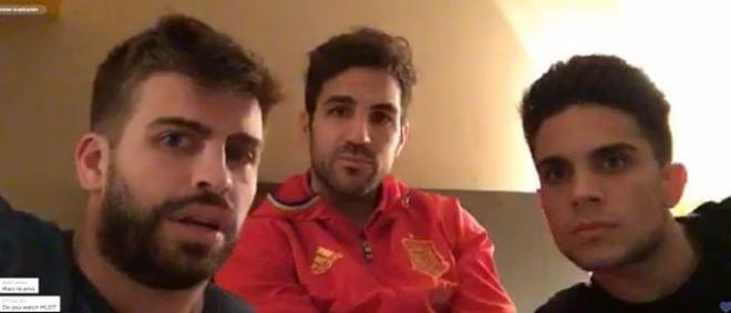 Cesc, en el centro de la imagen, fue otro de los protagonistas de la conexión.