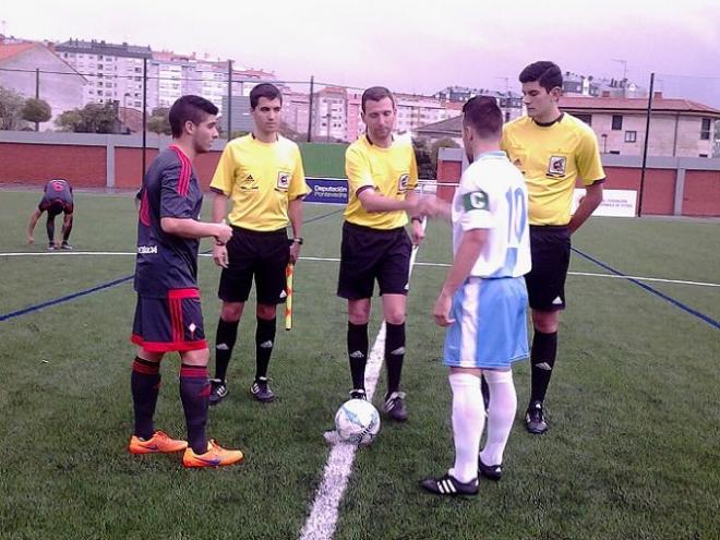 Saludo inicial entre capitanes y el colegiado del partido | FGF