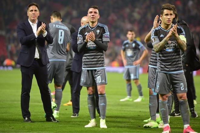 Mallo, Aspas y Berizzo aplauden a los aficionados en Old Trafford (Foto: UEFA).