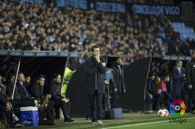 Unzué, pensativo en el duelo ante el Barça (Foto: LaLiga).