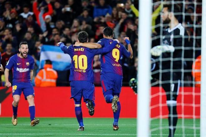 Messi y Luis Suárez celebran un gol (Foto: LaLiga).
