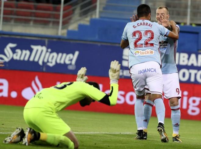 Cabral celebra su gol con Guidetti (Foto: EFE).