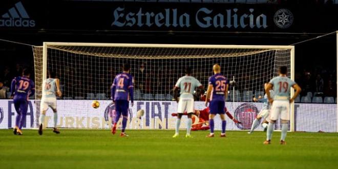 Aspas lanzando el penalti ante el Leganés (Foto:EFE).