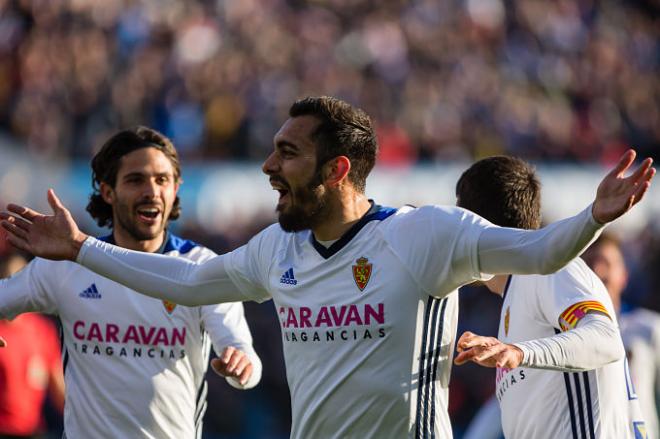 Borja Iglesias celebra un gol con el Zaragoza (Foto: Dani Marzo).
