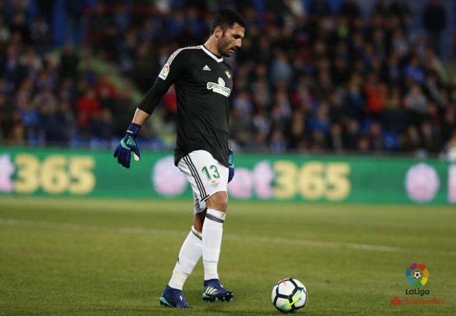 Adán, en una jugada del Getafe-Betis (Foto: LaLiga).