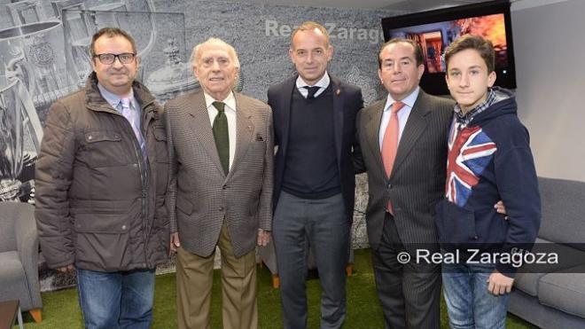 Emilio Moliner posa para el club. (Foto: Real Zaragoza)