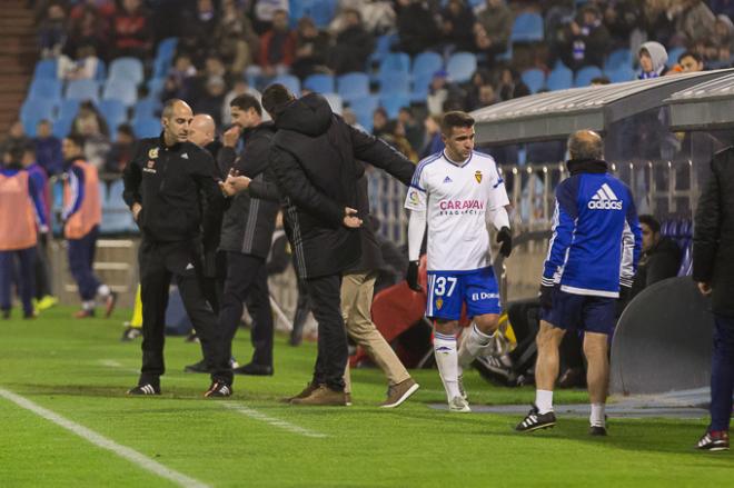 Xiscu, se retira de un partido con el Real Zaragoza (Foto: Dani Marzo).