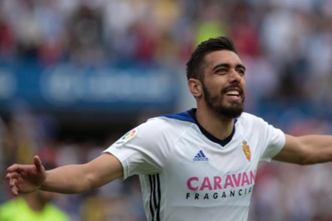 Borja Iglesias tras marcar el segundo gol al Almería (Foto: Dani Marzo).