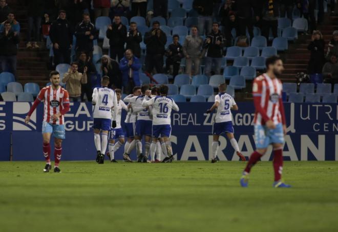 Los zaragocistas celebran el gol de Borja (Foto: Dani Marzo).