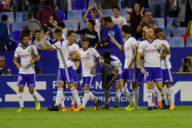 Jugadores del Real Zaragoza celebrando un gol esta temporada.