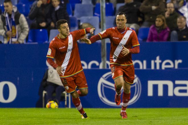 Raúl de Tomás celebra un gol en La Romareda (Foto: Dani Marzo).