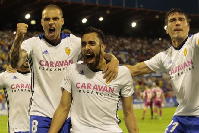 Borja, Pombo y Zapater celebran el primer gol (Foto: Dani Marzo).