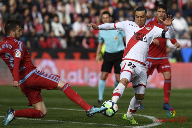 Benito no logra frenar a De Tomás en el primer gol (Foto: LaLiga).
