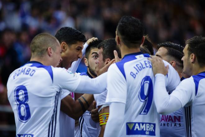 Los jugadores del Zaragoza celebran el gol de Zapater (Foto: Dani Marzo).