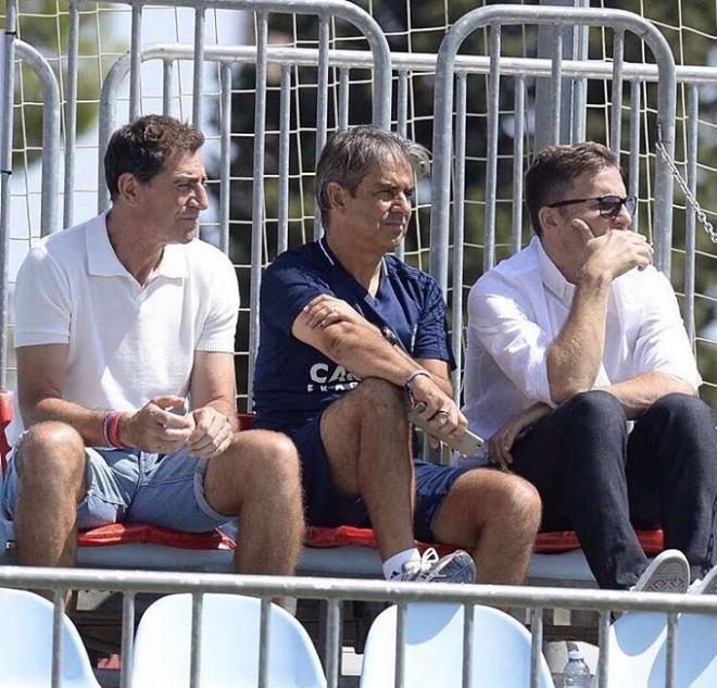 Natxo González, Tapia y Lalo viendo el partido del Deportivo Aragon (Foto: RZ)