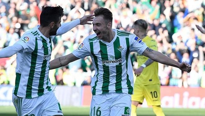 Loren celebra uno de sus goles al Villarreal (Foto: Kiko Hurtado).