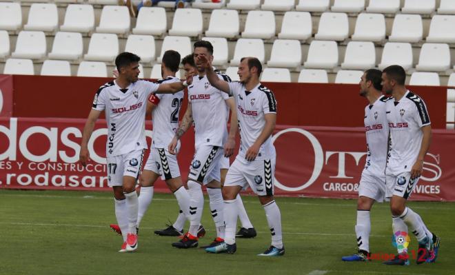 Zozulya celebra un gol (Foto: LaLiga).