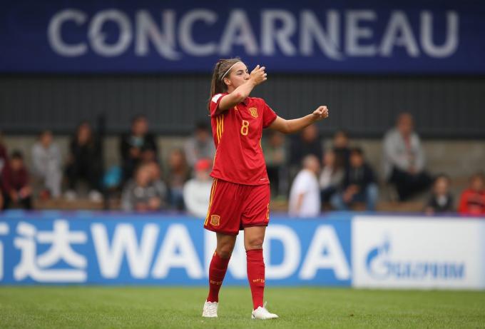 Patri Guijarro celebra un gol con España.