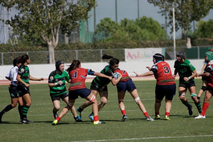 Una jugada durante el partido entre las 'cocos' y el Sanse (Foto: Jesús G. León).