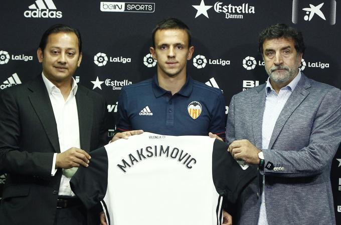 A Maksimovic lo ficharon Layhoon y García Pitarch y lo presentaron Anil y Alesanco.