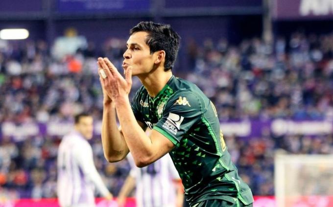 Mandi celebra un gol de chilena ante el Valladolid.