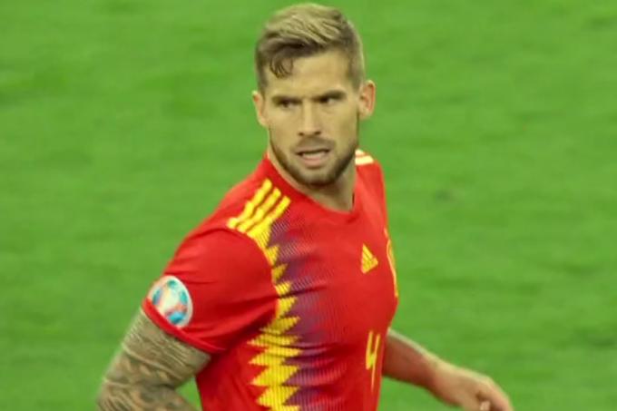 Iñigo Martínez fue titular con España ante Suecia.
