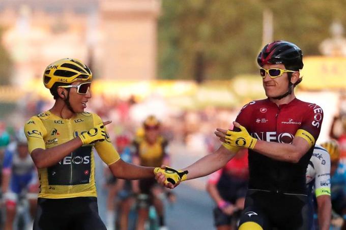 Celebración de Bernal con Geraint Thomas.