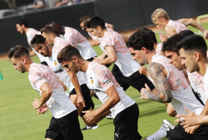 Pantalon entrenamiento outlet valencia cf