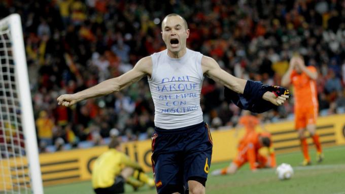 Andrés Iniesta le dedica a Dani Jarque el gol de la final del Mundial (Foto: EFE).