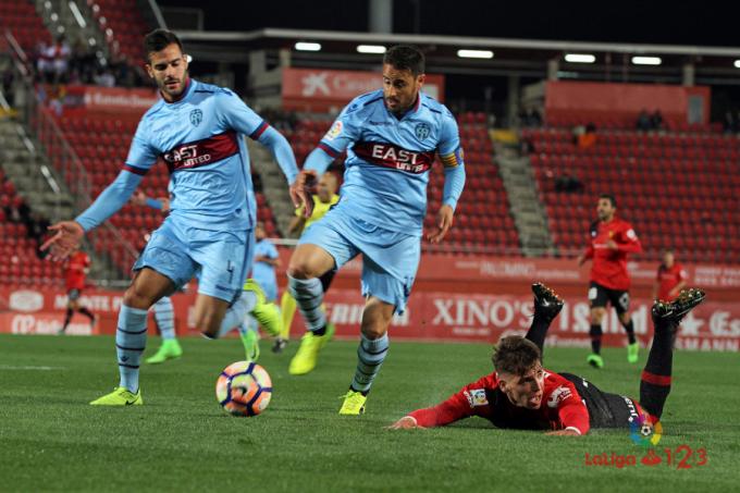 Róber Pier y Pedro López en el último partido contra el RCD Mallorca. (Foto: LaLiga 1|2|3)