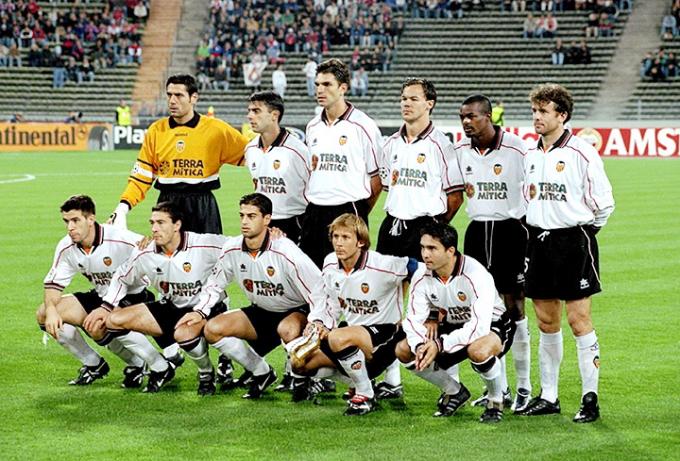 Once titular del Valencia CF en Champions en 1999