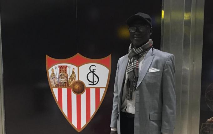 Doentes por Futebol - Alhaji Momodo Njie, popularmente conhecido como Biri  Biri, foi o primeiro jogador negro a vestir a camisa do Sevilla, entre 1973  e 1978, jogando 99 partidas e marcando