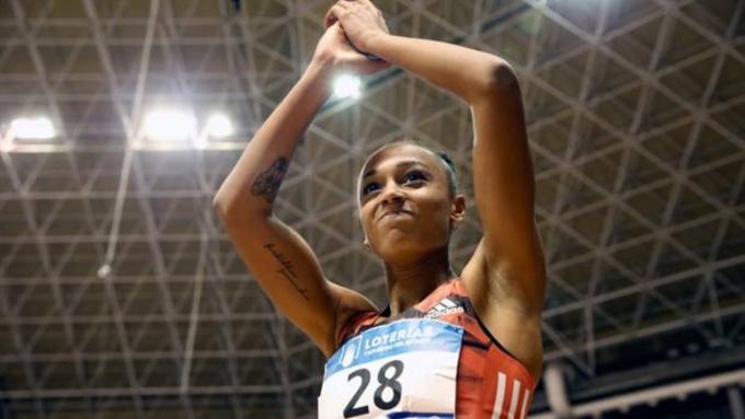 Ana Peleteiro, tras un salto (Foto: EFE).
