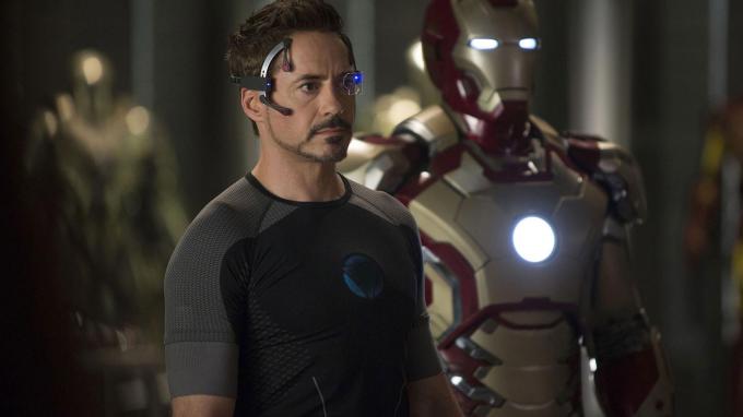 Tony Stark en su taller (Foto: Marvel Studios).