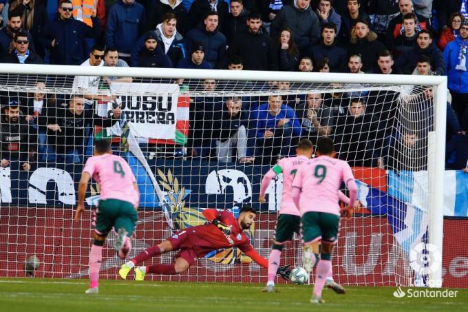Uno de los penaltis que Pacheco ha parado esta temporada (Foto: LaLiga).