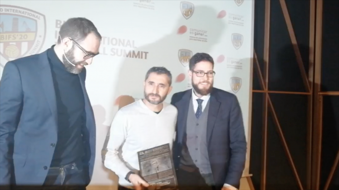 Ernesto Valverde ha recibido el premio referente en el BIFS (Foto: DMQ).