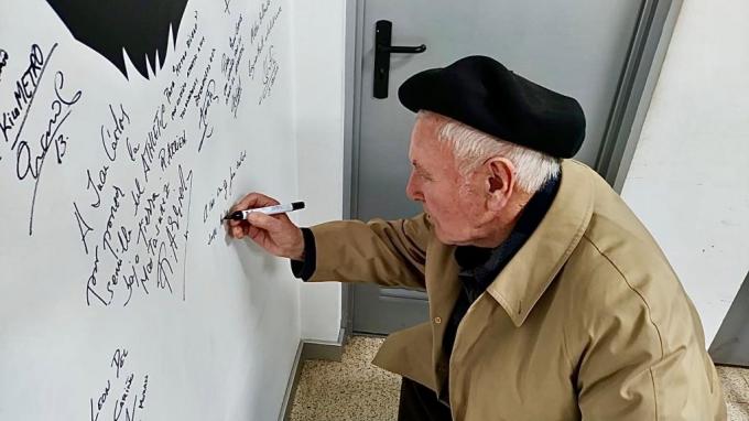 Mauricio Ugartemendia Lauzirika, el legendario “Mauri” firmaba en el Muro del Athletic.