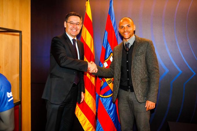 Josep María Bartomeu y Martin Braithwaite, en la presentación del danés (Foto: FC Barcelona).