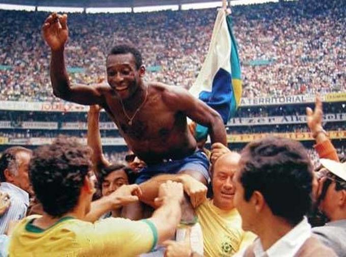 Pelé no pudo jugar en 1962 pero Brasil rompió la maldición para salir campeona.