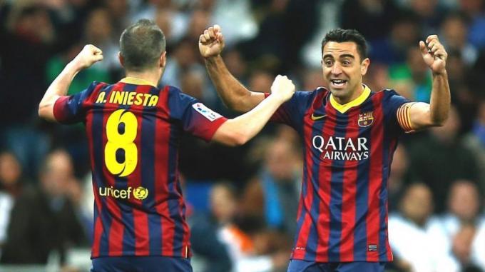 Xavi Hernández y Andrés Iniesta celebran un gol con el Barcelona (Foto: EFE).